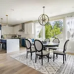 New House With Chef\'S Kitchen And Spa-Like Suite