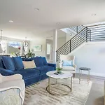 New House With Chef\'S Kitchen And Spa-Like Suite