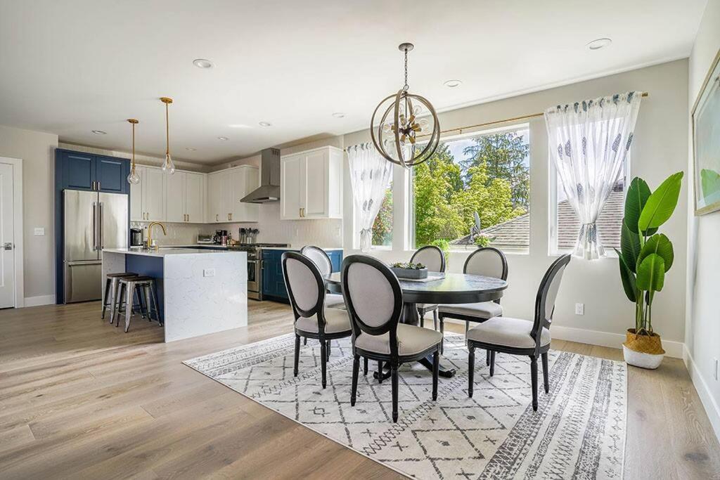 New House With Chef's Kitchen And Spa-like Holiday home