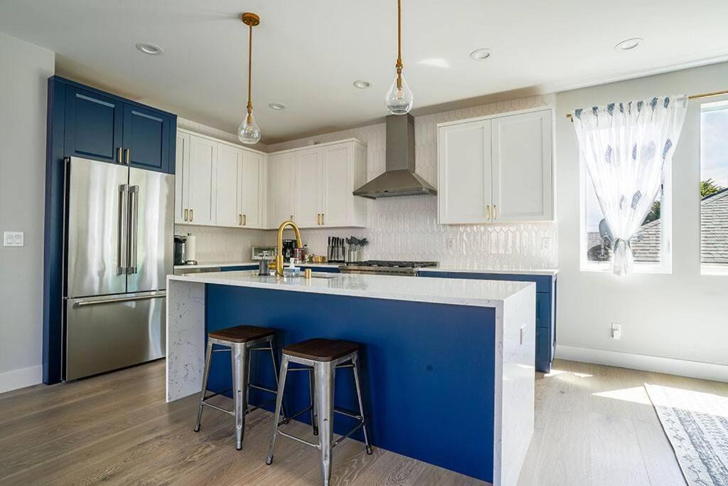 New House With Chef's Kitchen And Spa-like Holiday home Seattle