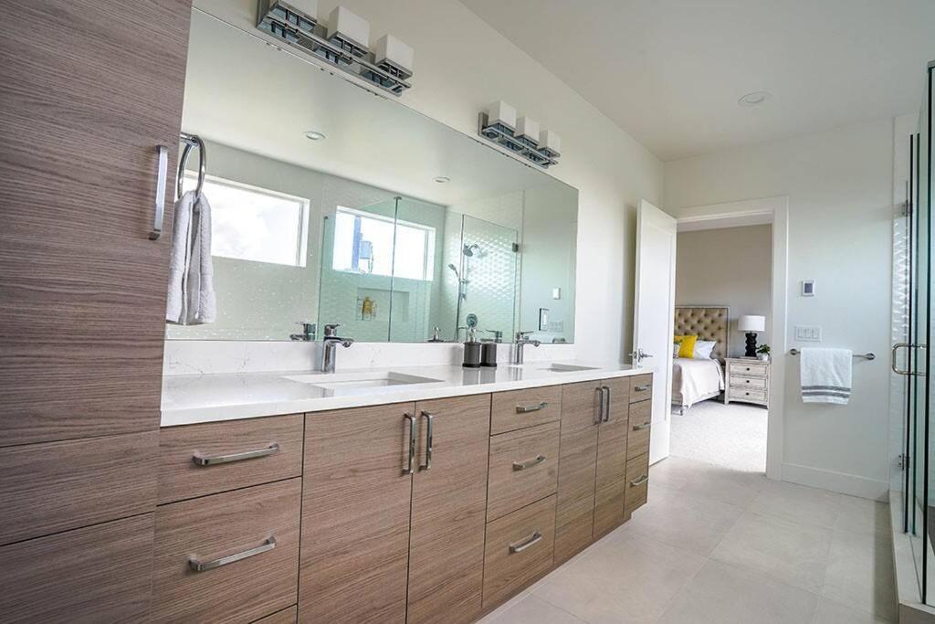 New House With Chef's Kitchen And Spa-like Holiday home *